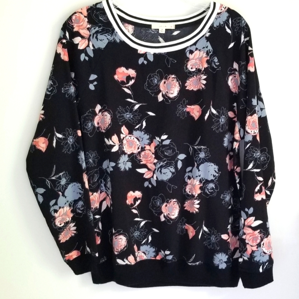 Le Lis Floral Pullover top